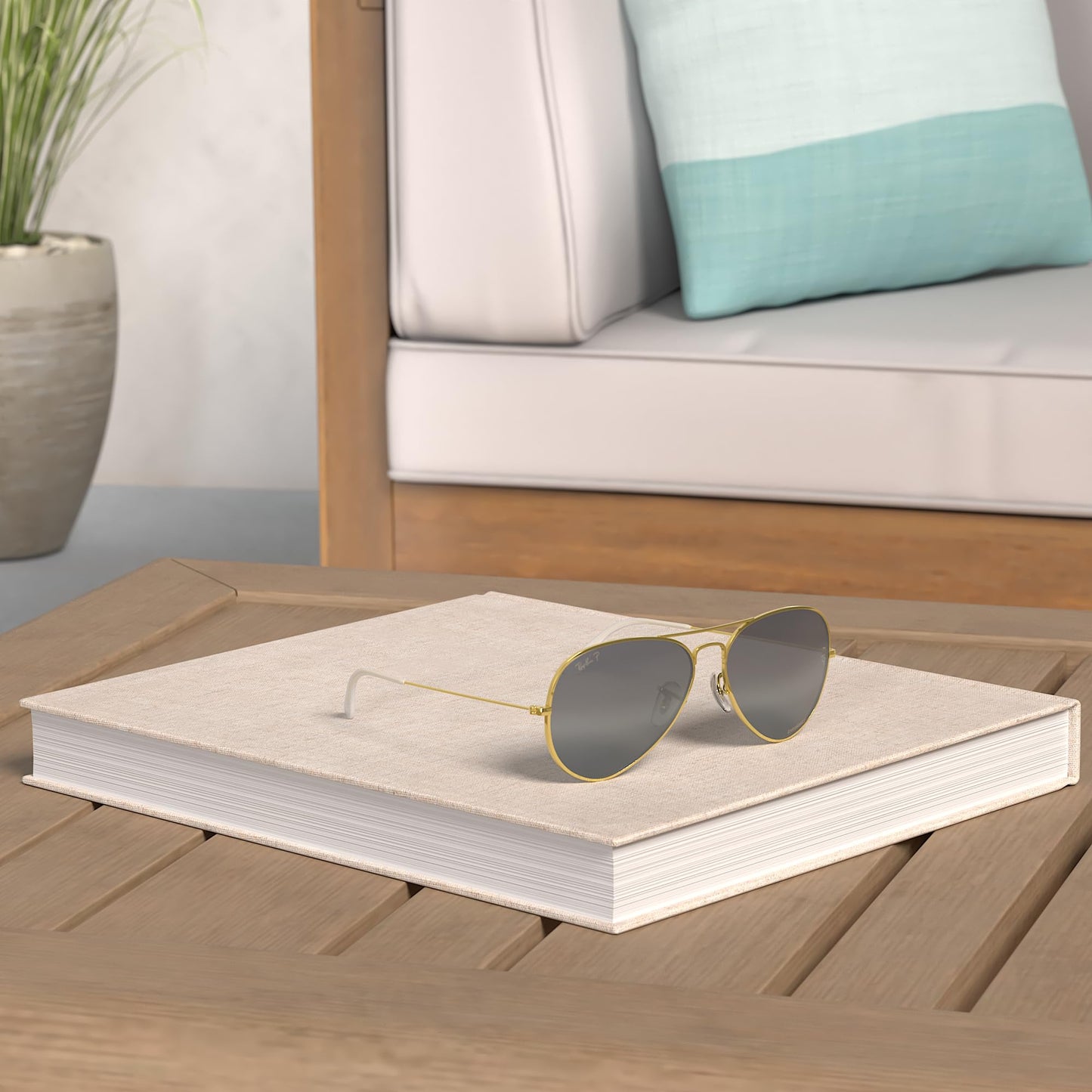 Ray-Ban Rb3025 Classic Polarized Sunglasses