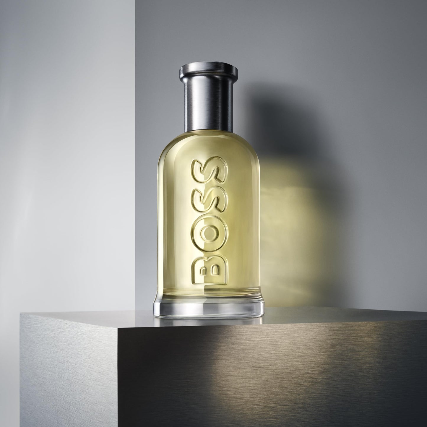 Hugo Boss Bottled Eau de Toilette – Woody Men's Cologne – With Notes of Apple, Cinnamon & Wood – Long Lasting Fragrance