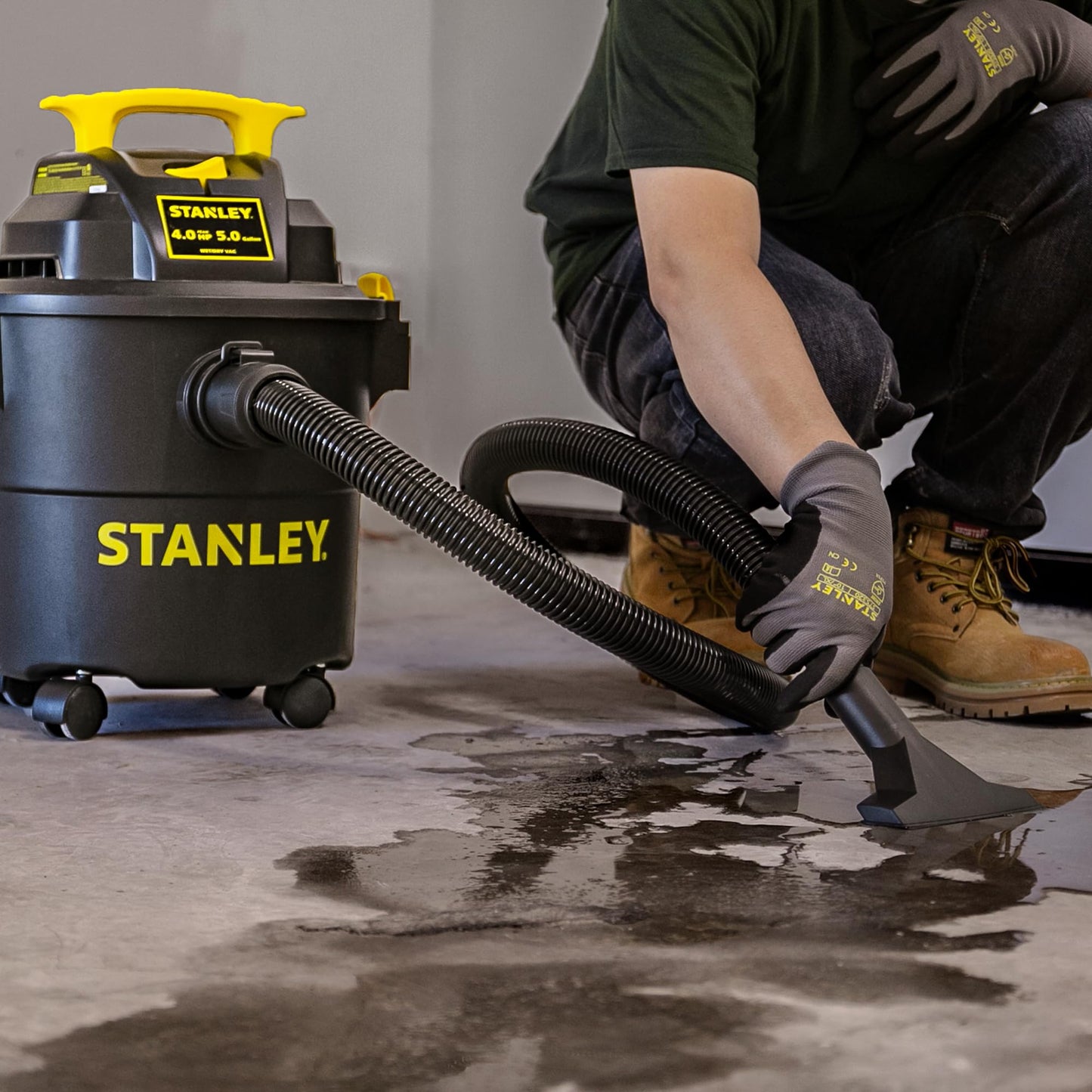 Stanley - SL18116P Wet/Dry Vacuum, 6 Gallon, 4 Horsepower Black