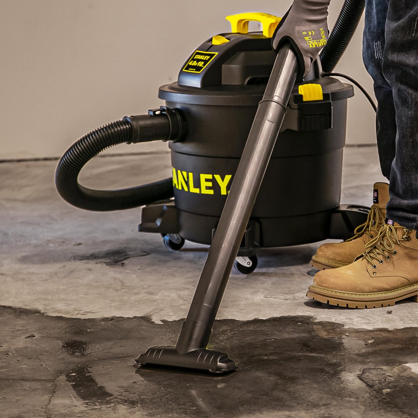 Stanley - SL18116P Wet/Dry Vacuum, 6 Gallon, 4 Horsepower Black