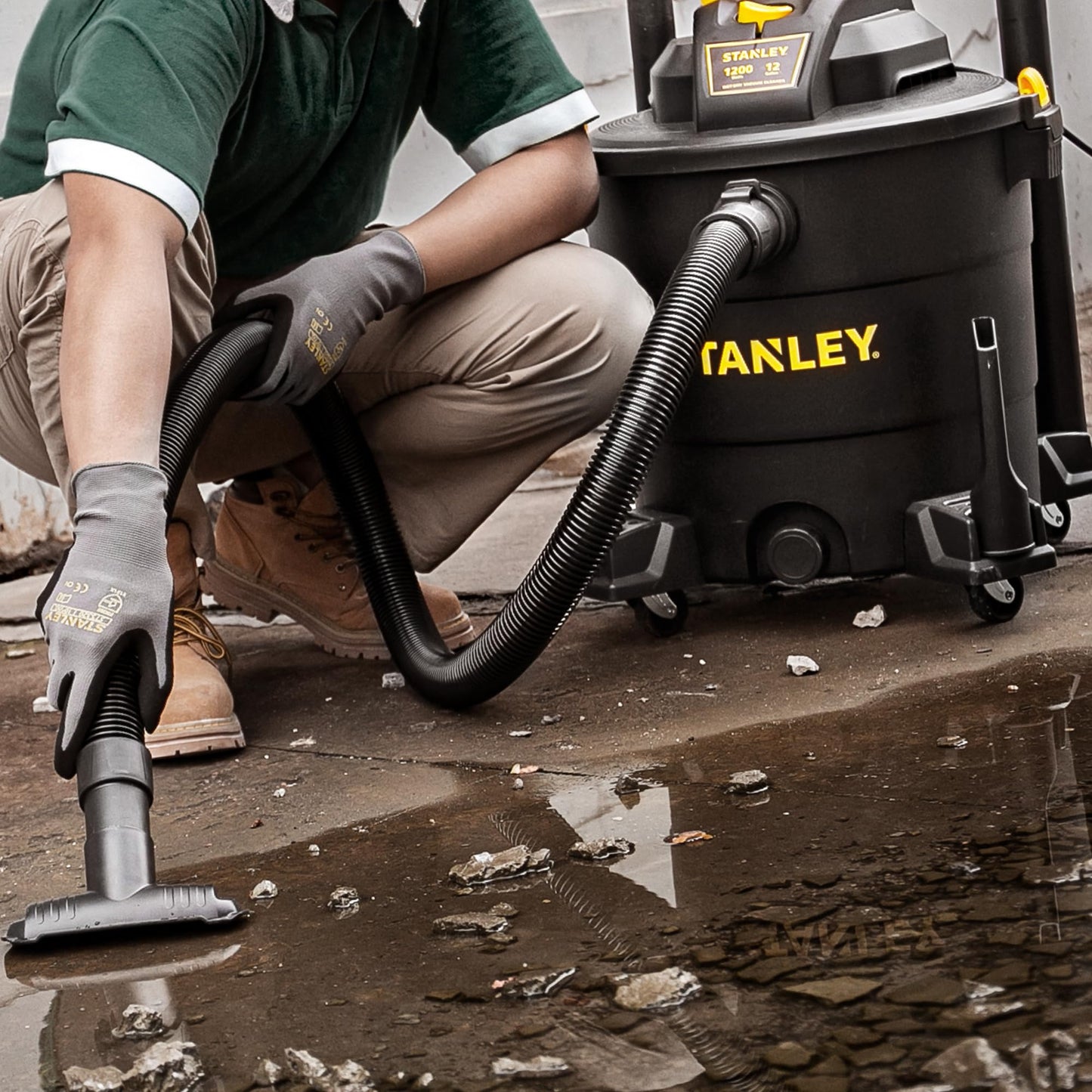 Stanley - SL18116P Wet/Dry Vacuum, 6 Gallon, 4 Horsepower Black