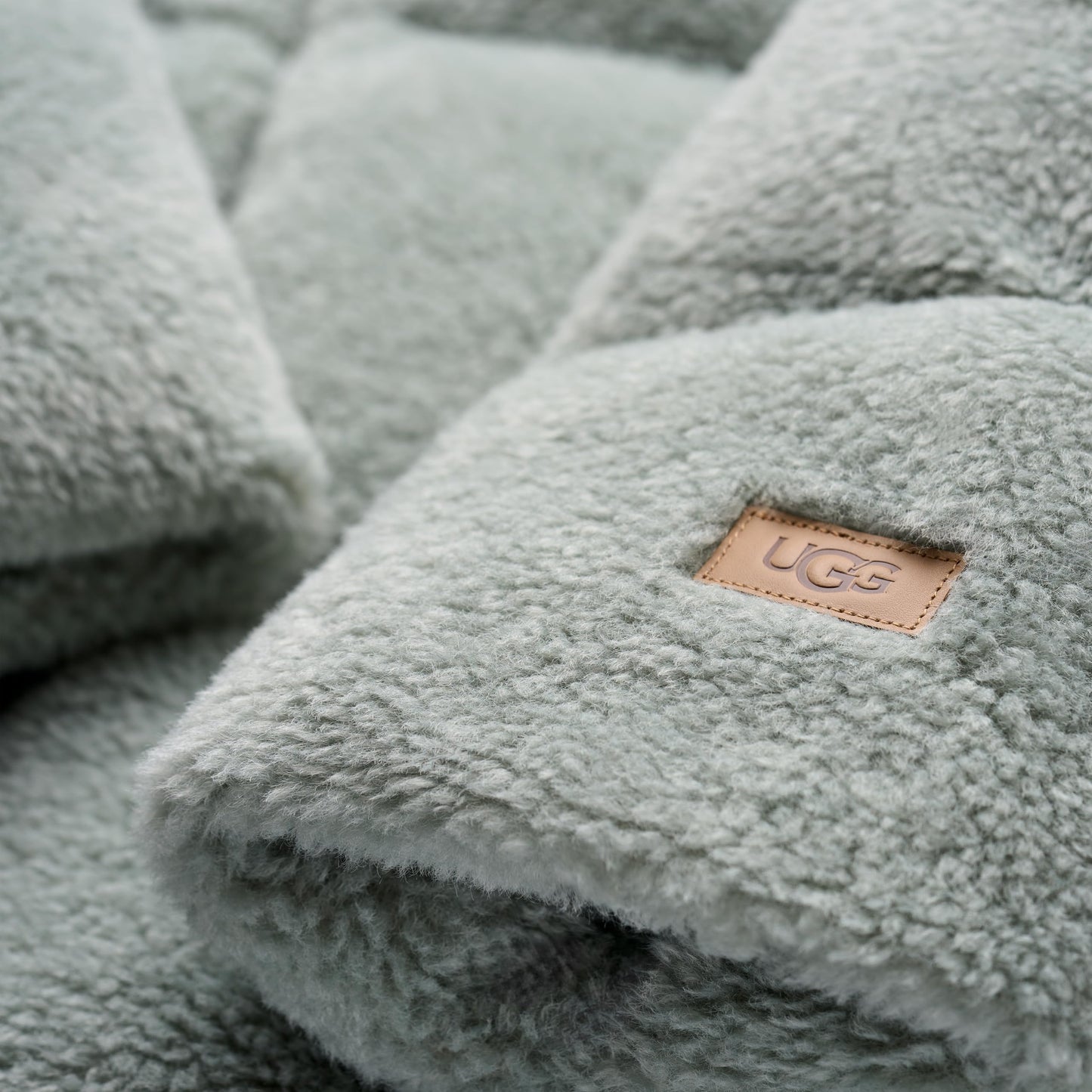 UGG womens Emmalyn Uggfluff Puffer Jacket